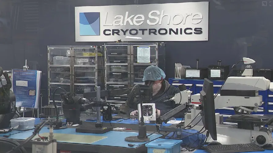 Image of a worker in the Lake Shore Cryotronics lab